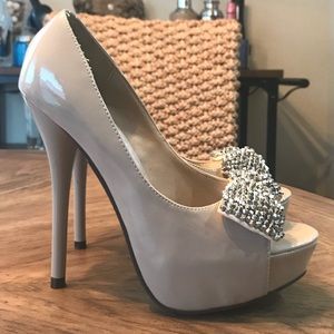 Patent Nude Bow Pumps